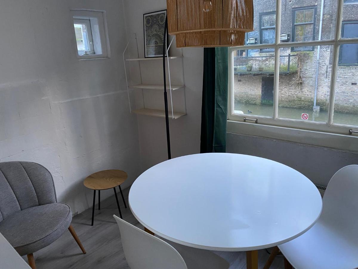Bed and Breakfast Blom Aan De Gracht Dordrecht Esterno foto